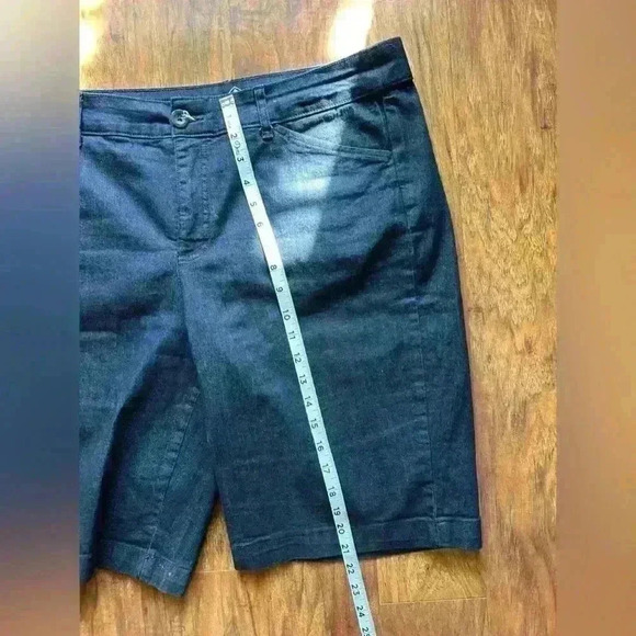 St. John’s Bay Bermuda Shorts Women’s Size 16 Dark Denim - Picture 4 of 7